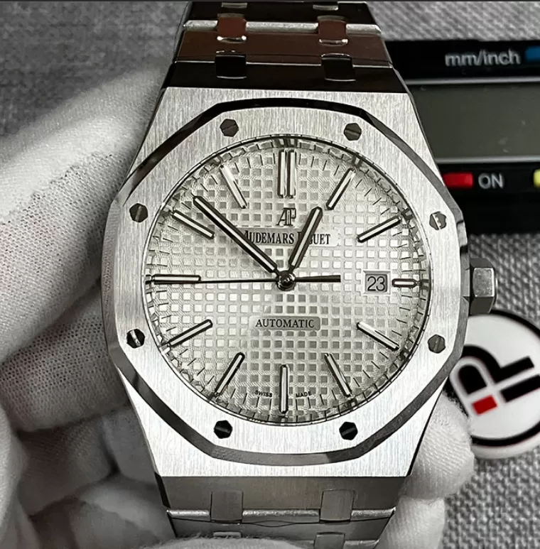 最高級オーデマピゲ ロイヤルオーク 15400ST.OO.1220ST.02 ステンレススチール[迅速な発送][325]