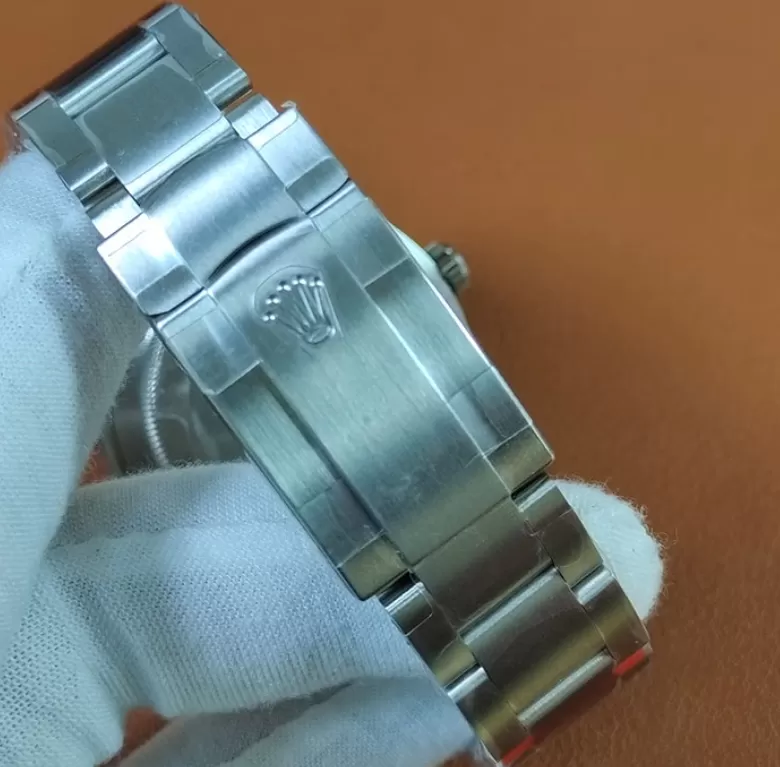 ロレックスM124300[4]